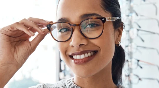 comprendre-le-lien-entre-la-forme-des-lunettes-et-la-correction-souhaitee